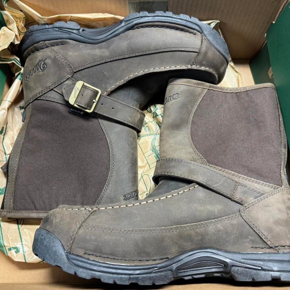 Danner brown leather gore tex boots - size 9 mens